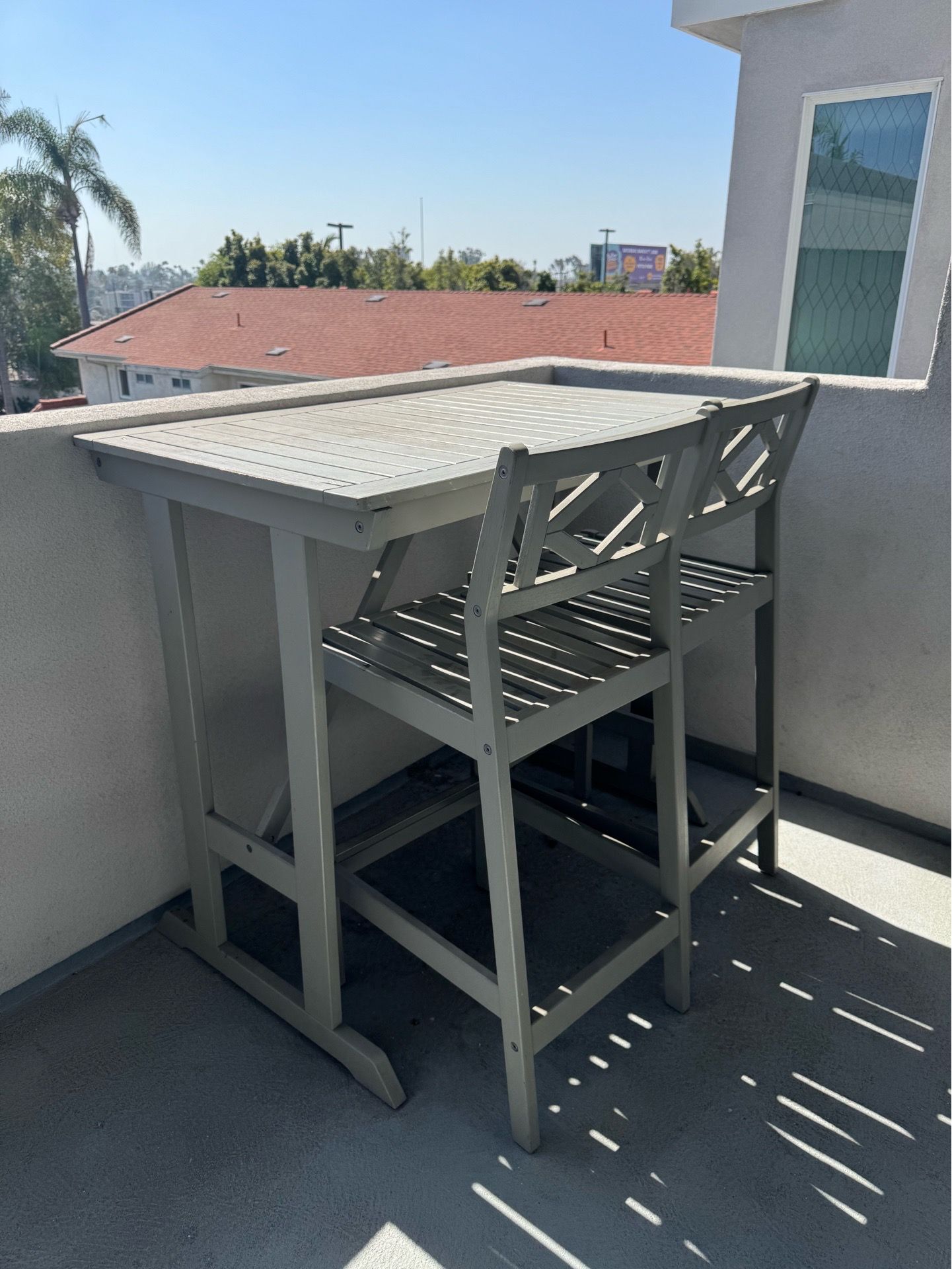 Outdoor table w/ 2 chairs