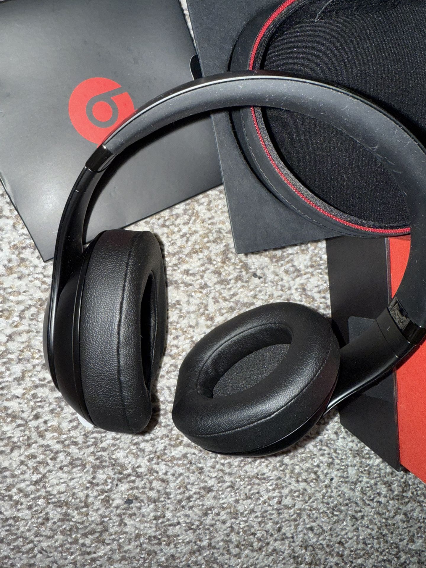 Beats Solo 3 Bluetooth Wireless On-Ear Headphones - Gold