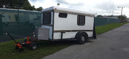 Enclosed trailer