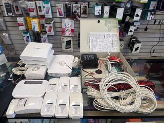 DSC NEO system with keypad and motion sensors  all cables in picture included