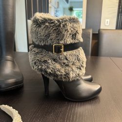 Women’s black fur boots