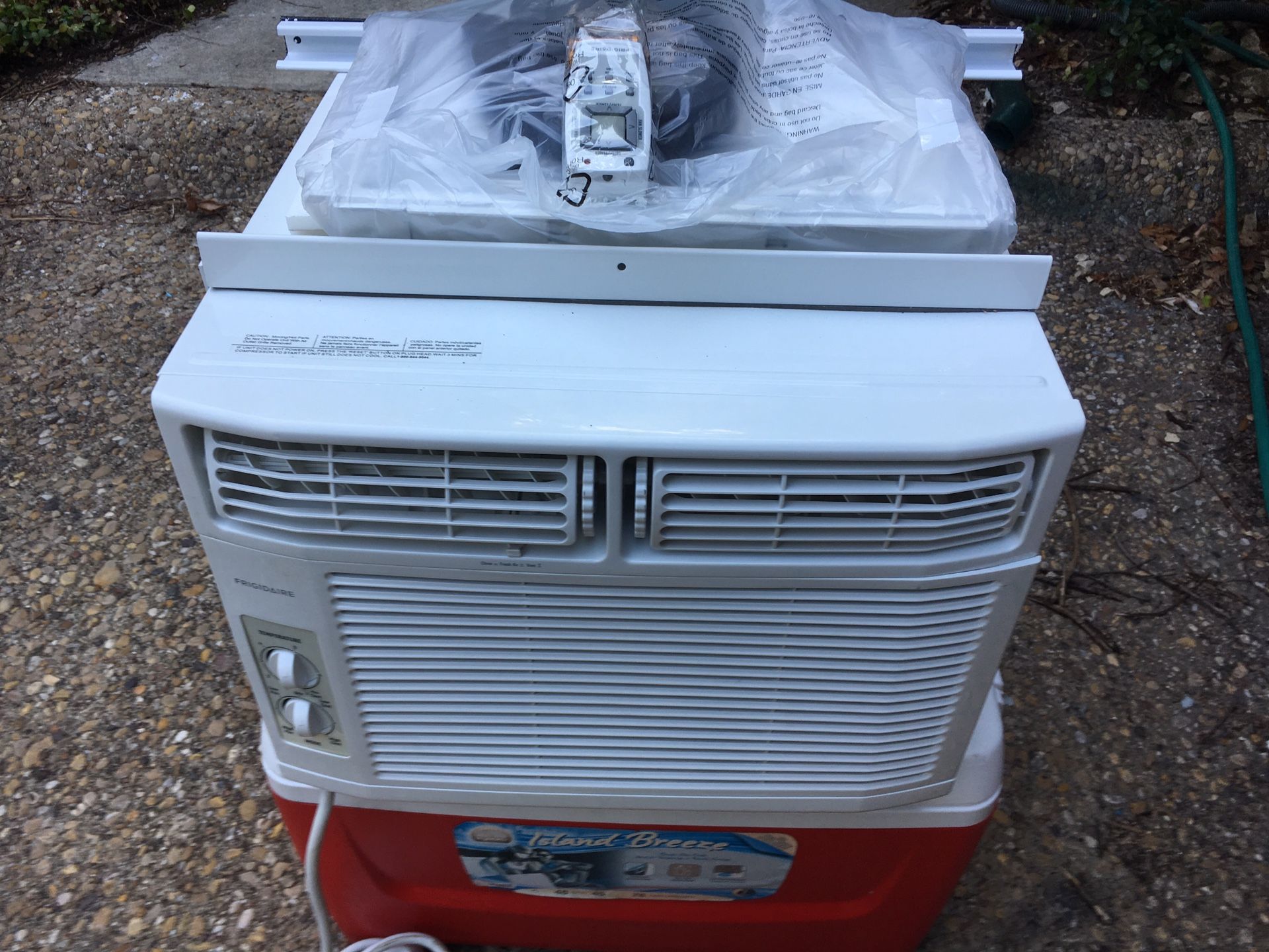 FrigidAire Window AC Unit