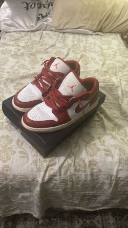 Jordan 1 low burgundy 