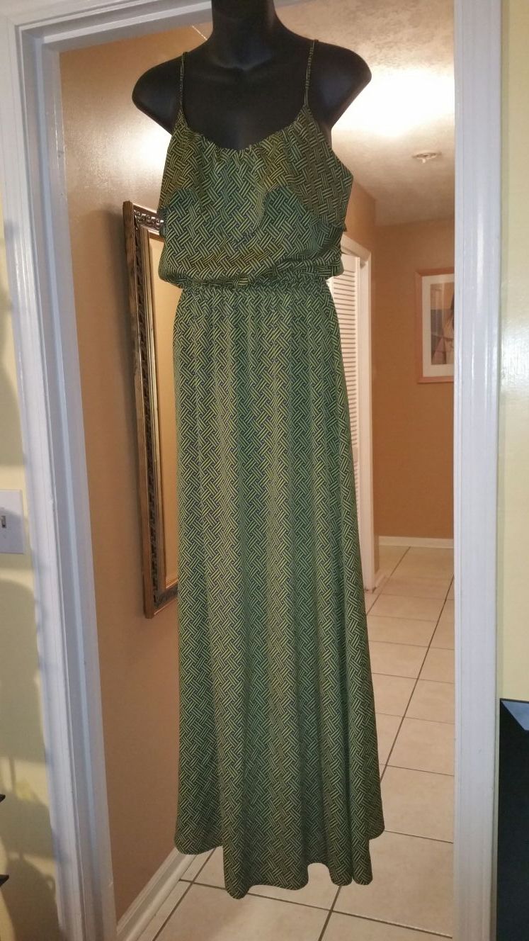 Foreign exchange maxi dress , light and flows