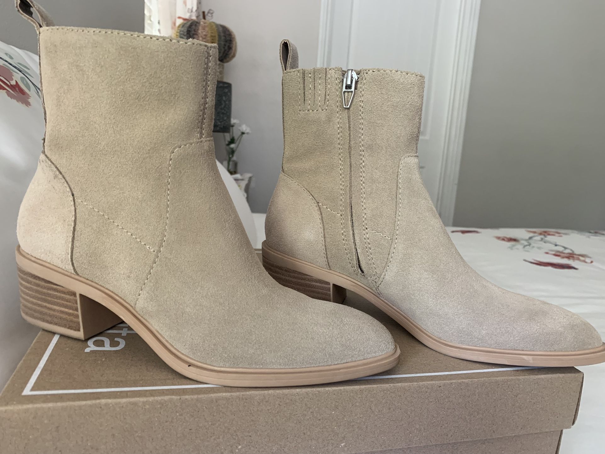 Light Taupe Women’s Boots