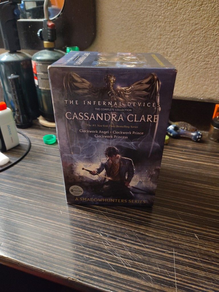 Cassandra Clare 
