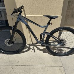 2022 Brand New Giant Stance 2 Dual Suspension and Droper Post Seat. Large Frame