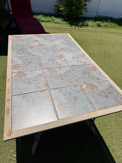 Outdoor patio table