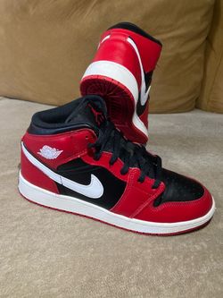 Nike Air Jordan 1 Mid shoes Youth Size 7 Women’s Size 8.5