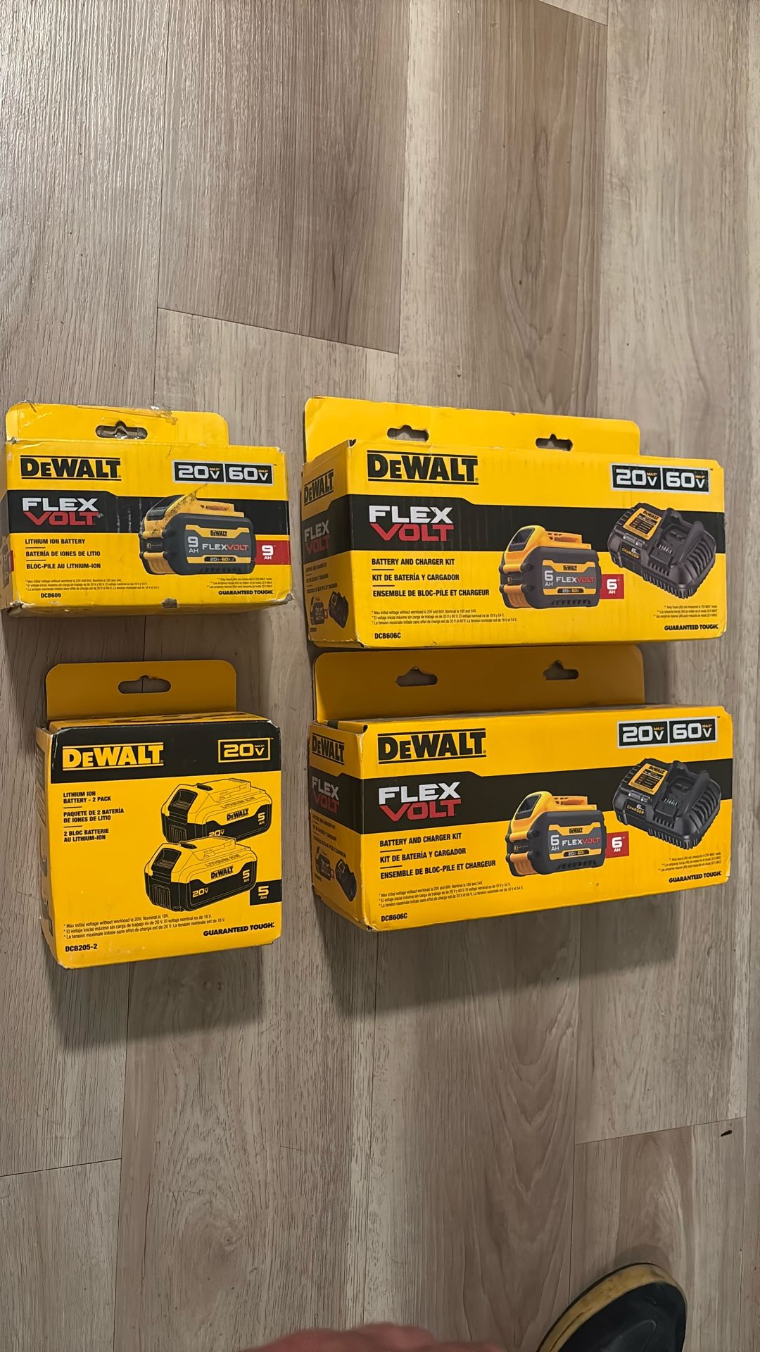 DEWALT FLEX VOLT BATTERIES AND CHARGER KITS
