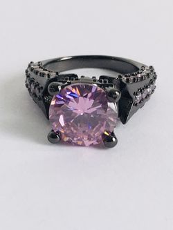 PRETTY WOMENS RING SIZE 5😍😍😍😍