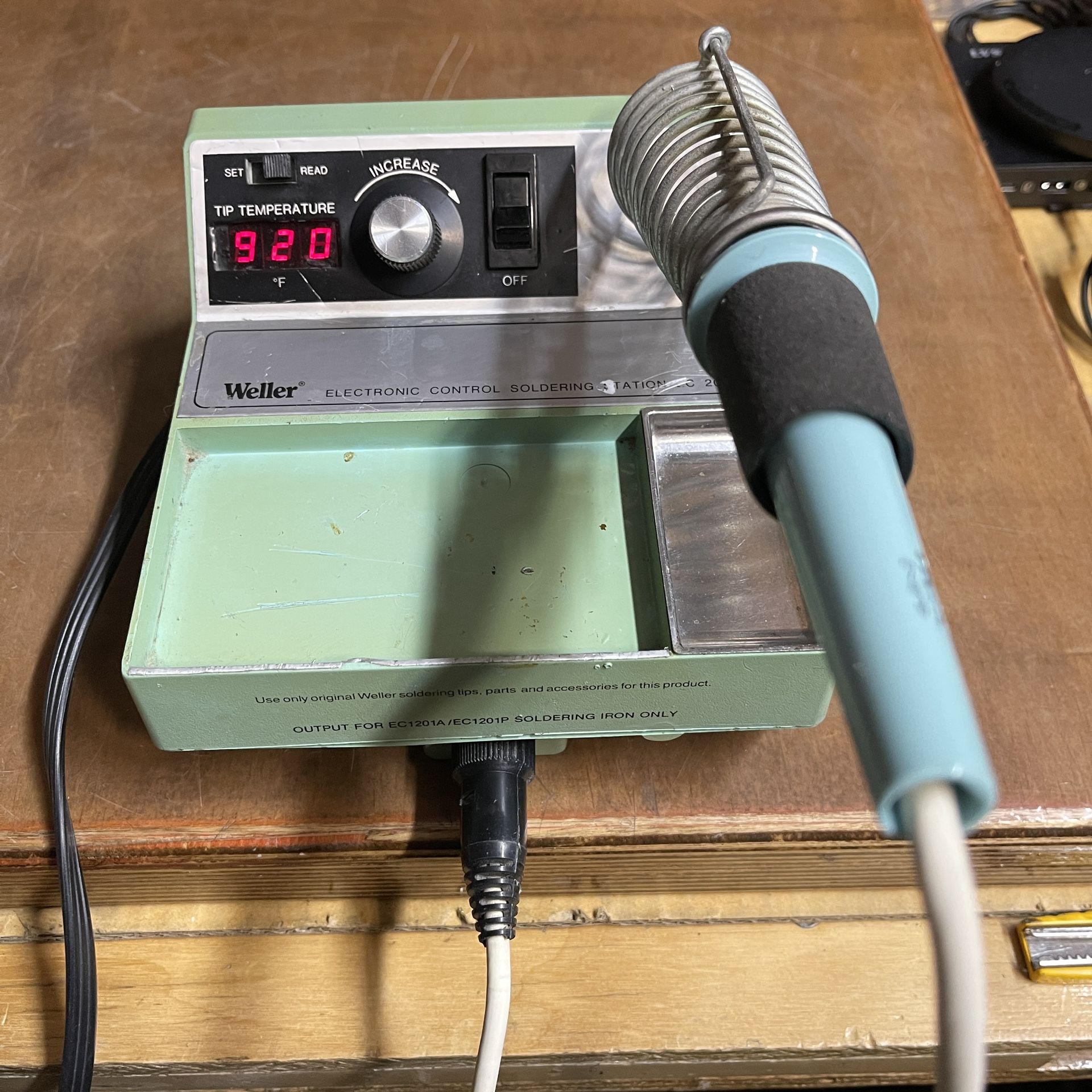 Weller Electronic Control Soldering Station EC2000 EC2002B *Tested*