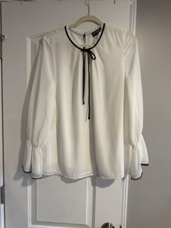 Karl lagerfeld Woman’s dress shirt . Size Lg