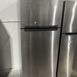 Refrigerator 28” inches Top and bottom stainless steel