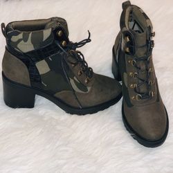 Camouflage Boots