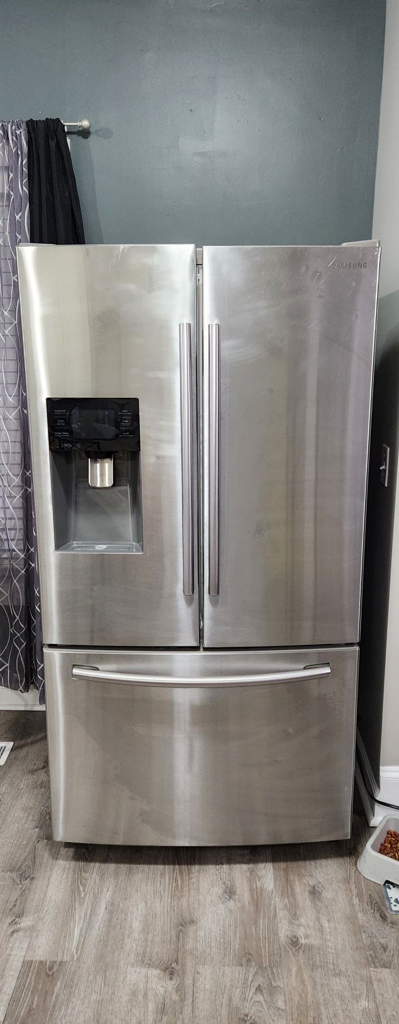 Samsung Refrigerator $250