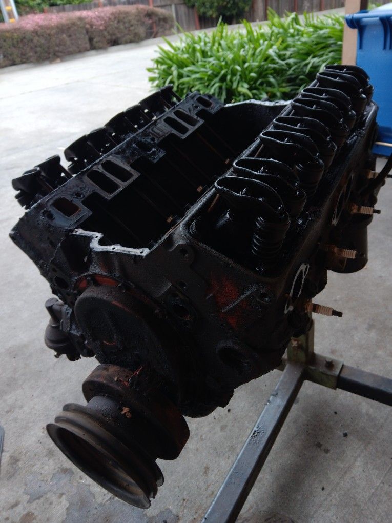 305 Chevy Engine