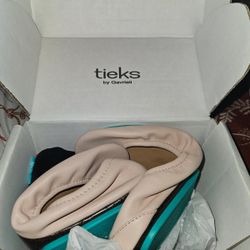 TIEKS FLATS by GAVRIELL