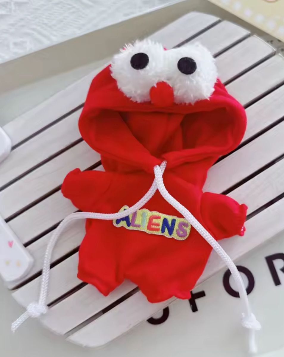 Labubu ‘Elmo’ Outfit