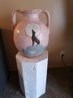 Vintage plaster of Paris 24 inch pedestal with floor vase with desert scene very heavy like new located in palm springs ca perfect
