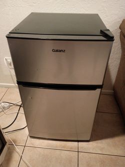 Mini fridge