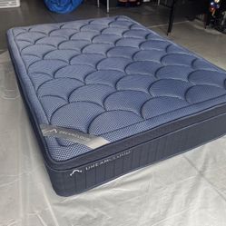 Dreamcloud Luxe Hybrid Queen Mattress ❤️