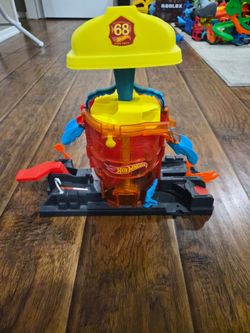 Usee. Like new. Hot Wheels Spin City #68 Fire Department Car Spinner https://offerup.com/redirect/?o=VG93ZXIuTm8= https://offerup.com/redirect/?o=Ym94