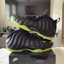 Nike Foamposites Black Volts