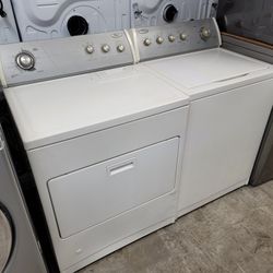Whirlpool Top Loading Washer With Agitator And Gas Dryer Set 