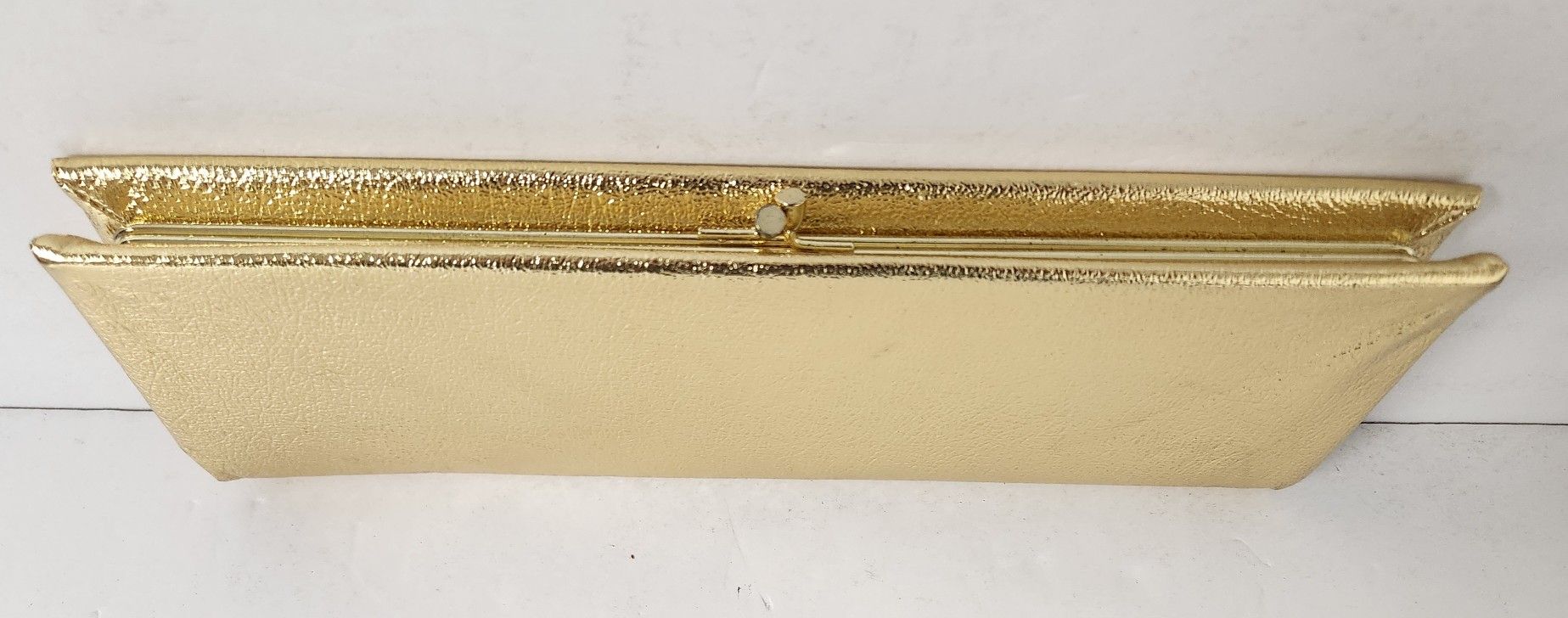 Beautiful Vintage Women's Gold Evening Bag Clutch Kisslock Closure Formal 1960's