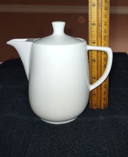 Vintage Melitta White Porcelain 0-2 Coffee/Tea/Milk Pot/Carafe With Lid