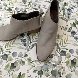 New TOMS Womens Size 9