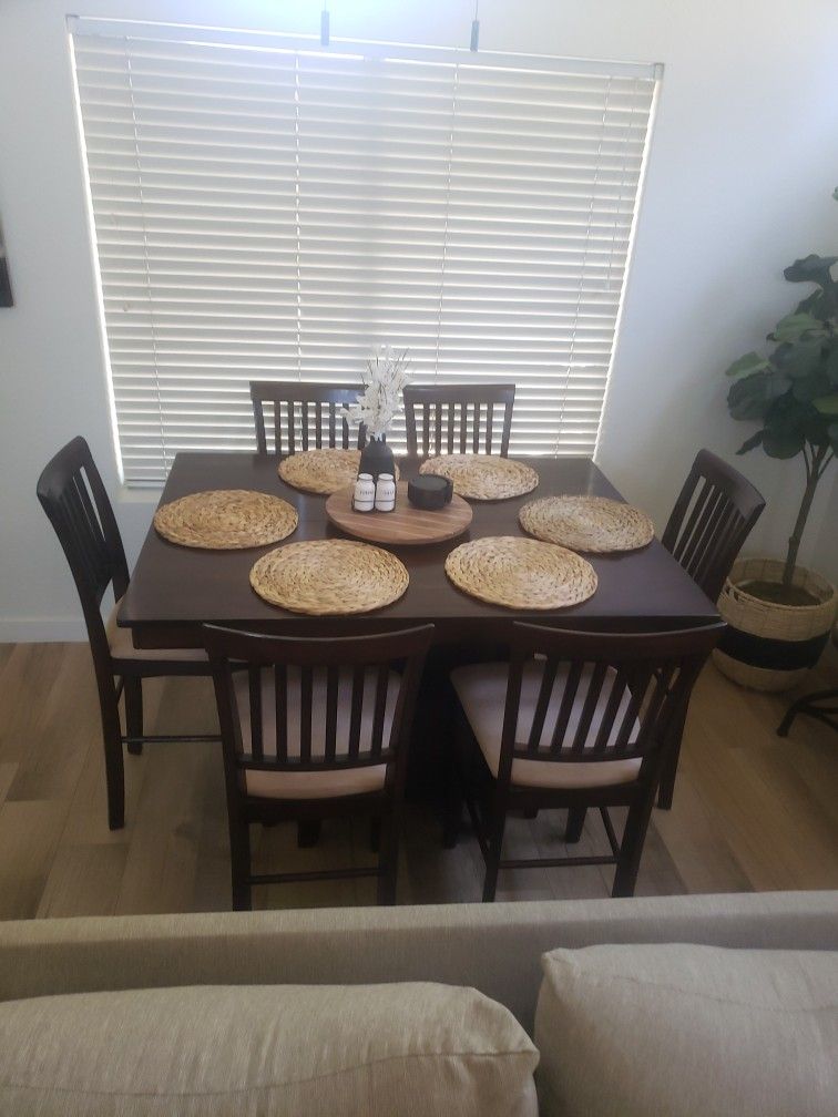 Table and chair set