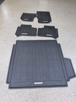 OEM Range Rover All-Weather Floor Mats + Cargo Liner – Full Set