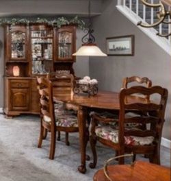 China cabinet, dining room table, 2 leaves, 6 chairs