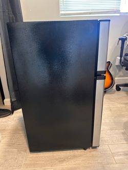 Mini fridge