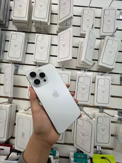 iPhone 15 Pro Max 256GB UNLOCKED 