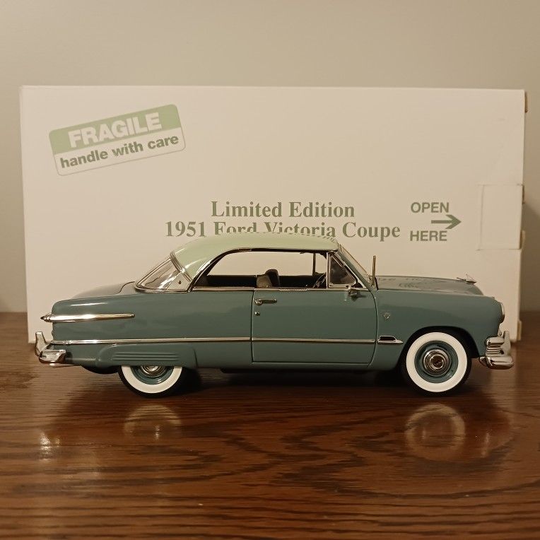 Danbury Mint Diecast Car 1951 Ford Victoria Coupe 1/24 scale