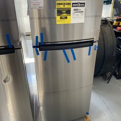 Whirlpool Stainless Steel 28” Wide Refrigerator Compatible With The EZ Connect Ice Maker Kit - 18 Cu. Ft. 