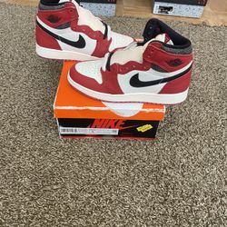 Air Jordan 1 Retro High Chicago Lost & Found Size 4Y