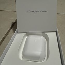  Apple AirPods (2nd Generation) Wireless Ear Buds