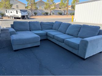 Light Gray Sectional Couch 🚛🚚 Free Delivery 🚛🚚