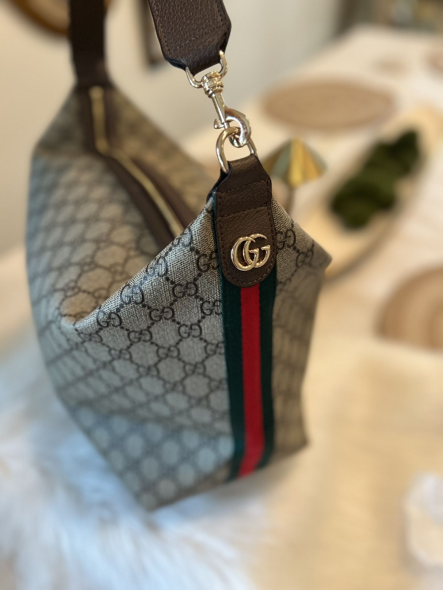 Reduced To $400 OBO Brand NWT Handbag + Makeup Bag/Quick Ship Or Drop off