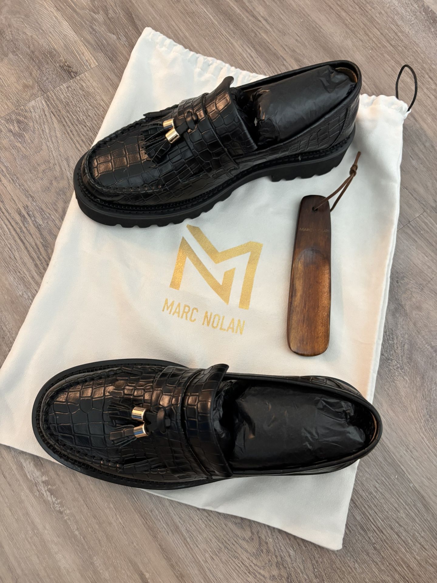 Marc Nolan Women's Ms. Journey Black Croc Leather Lug Tassel Loafer size 7