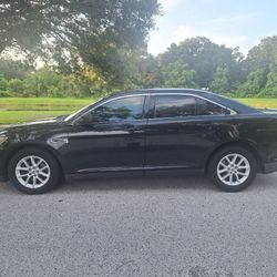 2015 Ford Taurus SE
