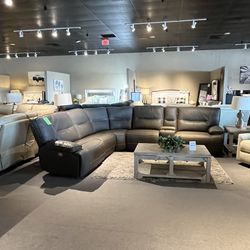 Power Reclining Sectional 