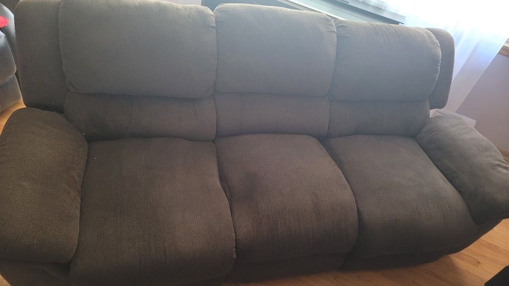 FREE  RECLINABLE  COUCH