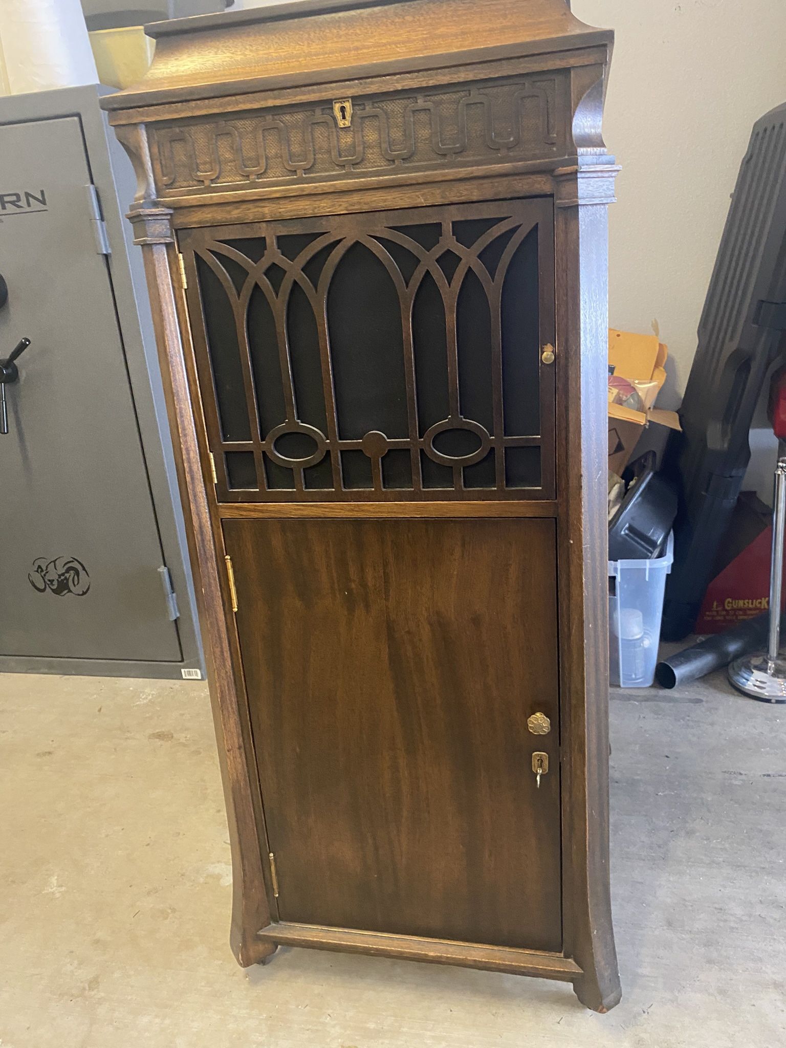 1929 Edison Victrola Repurposed As Unique Stereo Cabinet!