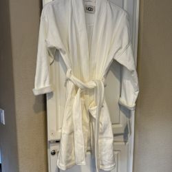 Brand New White Ugg Bathrobe Robe Size Medium M