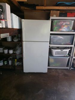 GE Fridge top freezer